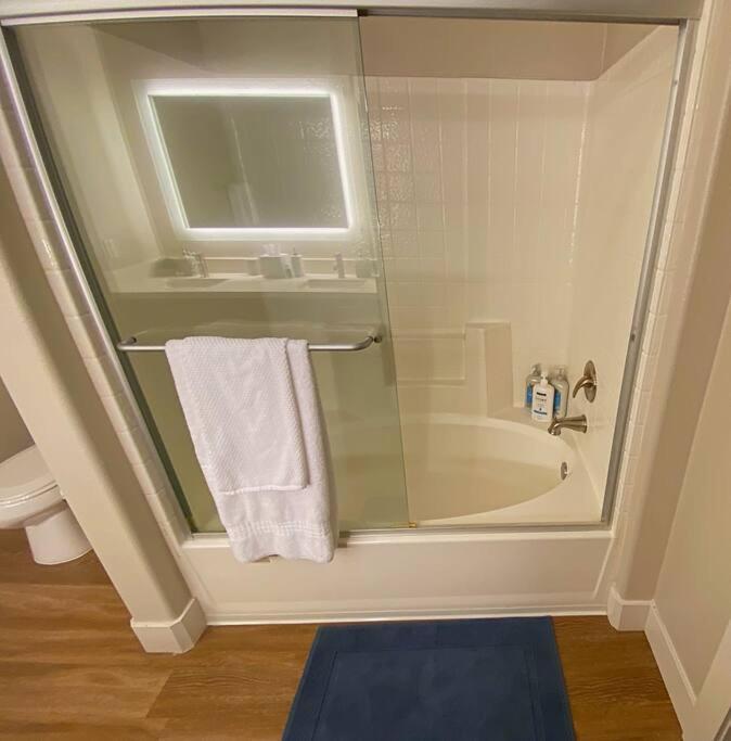 1 Bedroom Xl With King Bed, Garden View, Parking Included * Los Angeles