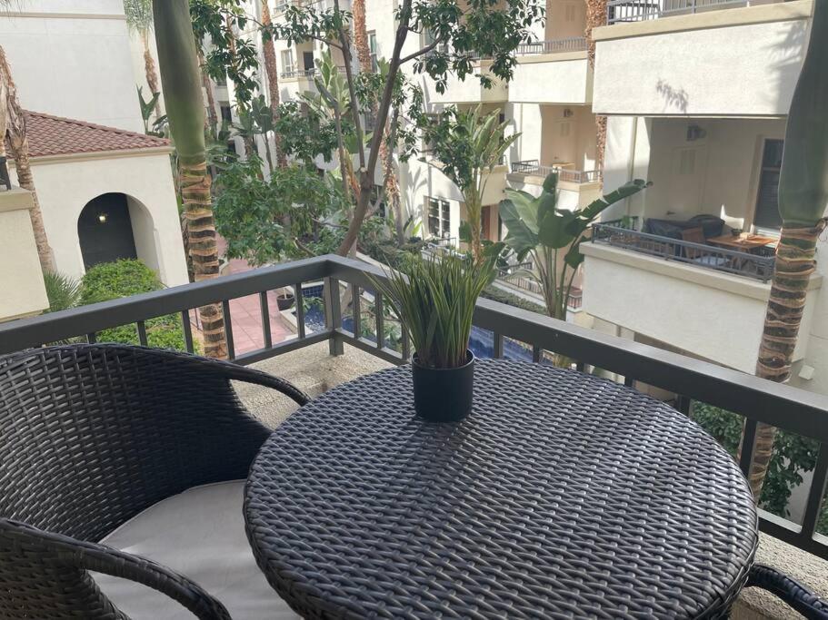 Aparthotel 1 Bedroom Xl With King Bed, Garden View, Parking Included Los Angeles